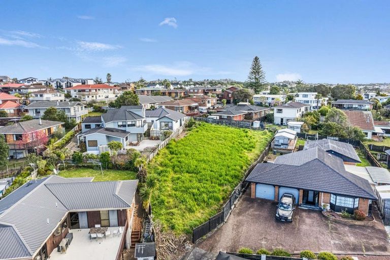 Photo of property in 10 Fernbird Place, Massey, Auckland, 0614