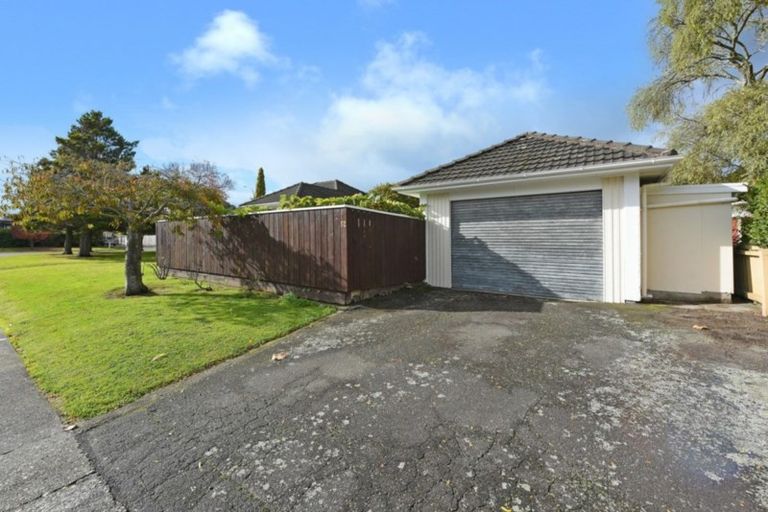 Photo of property in 52 Heretaunga Square, Silverstream, Upper Hutt, 5019