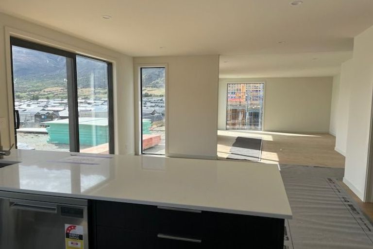 Photo of property in 10 Runholder Rise, Jacks Point, 9371