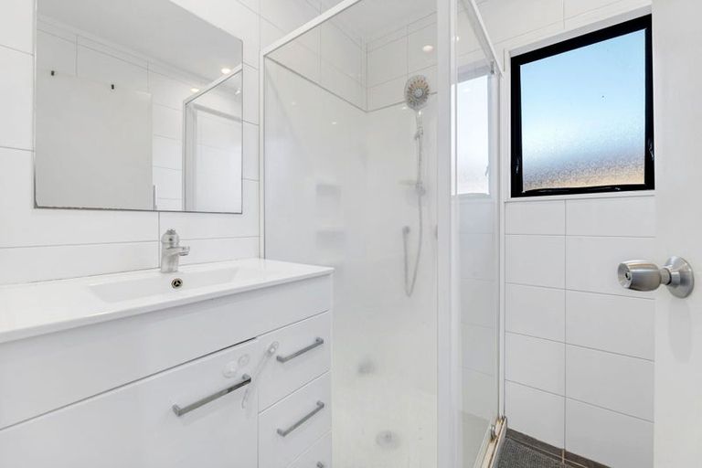 Photo of property in 1 Horlicks Place, Randwick Park, Auckland, 2105