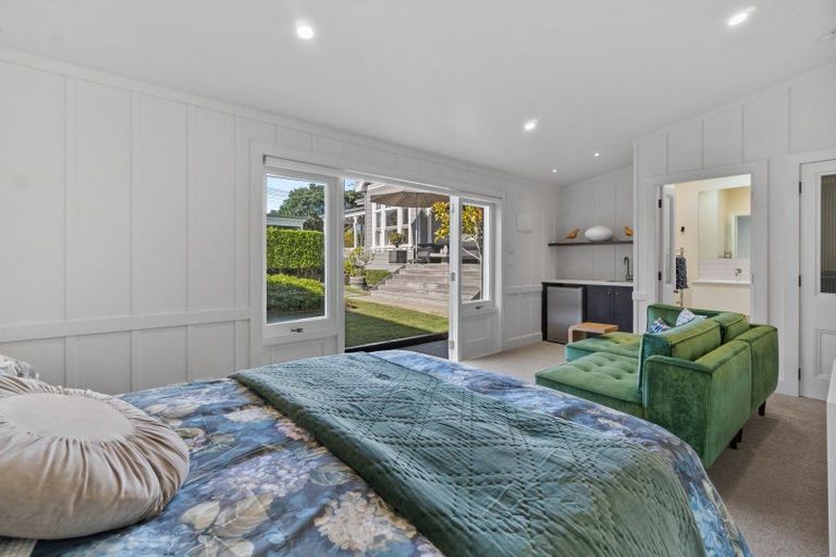 Photo of property in 58 Stanley Point Road, Stanley Point, Auckland, 0624