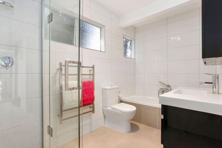 Photo of property in 27 Takahe Road, Titirangi, Auckland, 0604