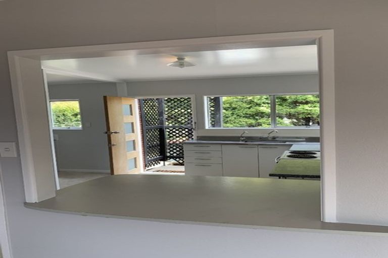 Photo of property in 60 Rewarewa Road, Te Atatu Peninsula, Auckland, 0610