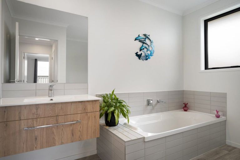 Photo of property in 72 Sentinel Avenue, Omokoroa, 3114