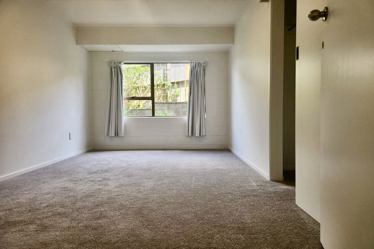 Photo of property in 24 Dallas Place, New Windsor, Auckland, 0600
