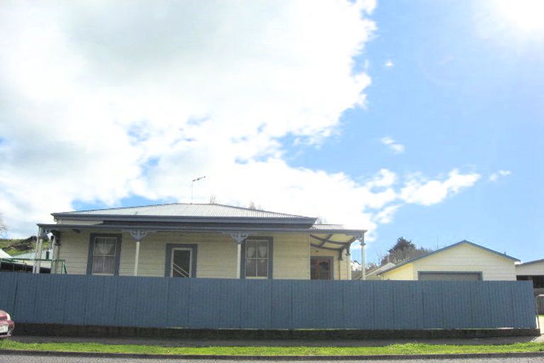 Photo of property in 2 Collins Street, Waipawa, 4210