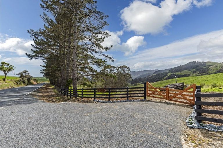 Photo of property in 3060 Kaipara Coast Highway, Glorit, 0984