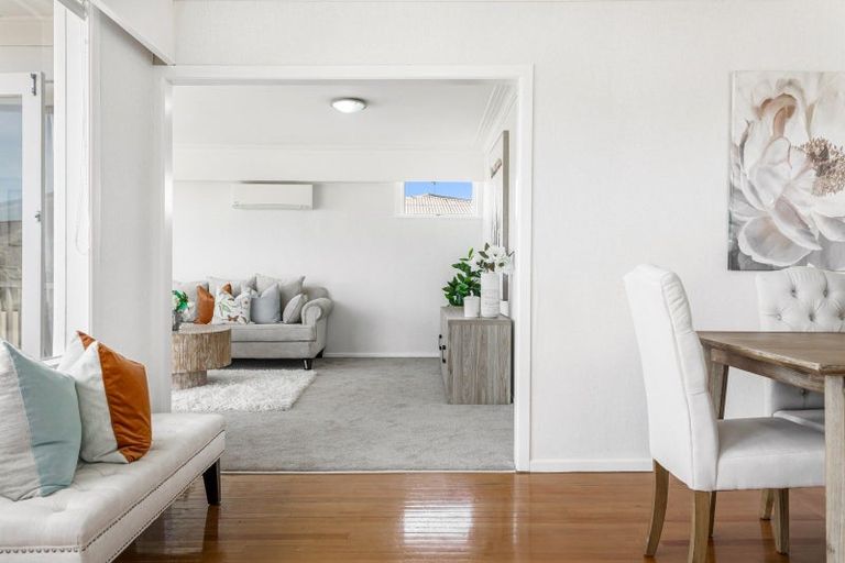 Photo of property in 32 Knights Road, Rothesay Bay, Auckland, 0630