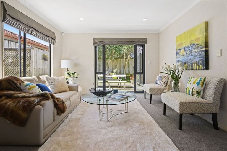 Photo of property in 15 Lilybank Crescent, East Tamaki, Auckland, 2013