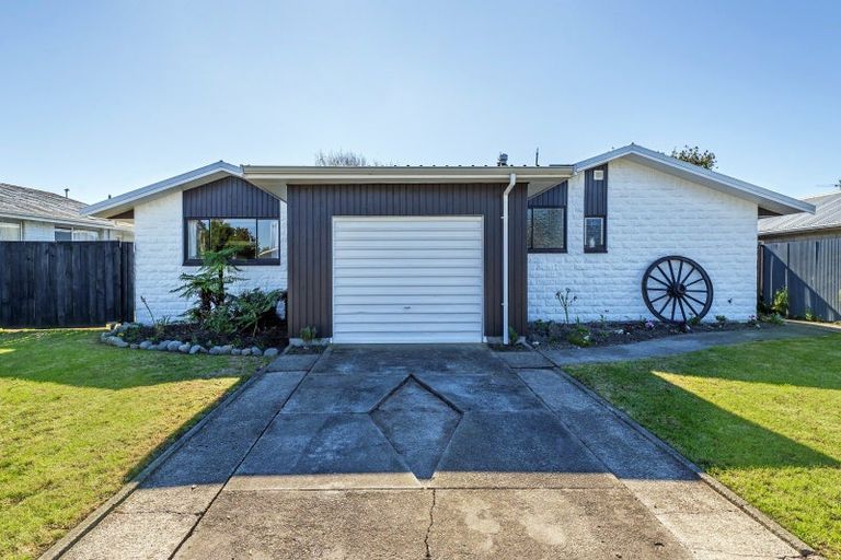 Photo of property in 8 Coates Place, Rangiora, 7400