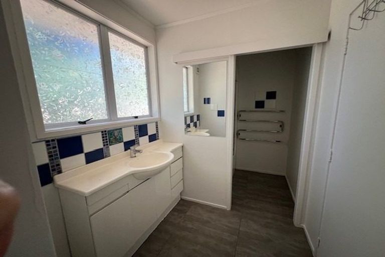 Photo of property in 23 Red Hills Road, Massey, Auckland, 0614