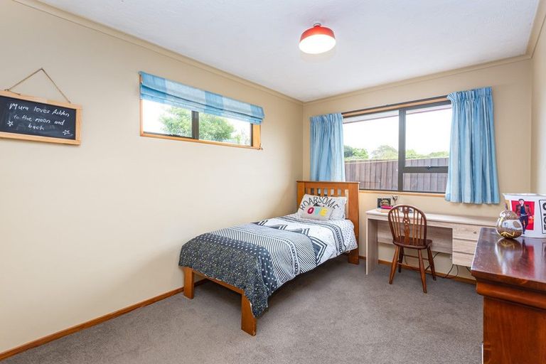 Photo of property in 8 Goodall Place, Redwood, Christchurch, 8051