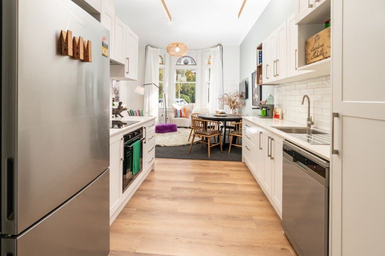 Photo of property in 18 Portland Crescent, Thorndon, Wellington, 6011