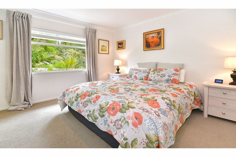 Photo of property in 23 Annalise Place, Orewa, 0931