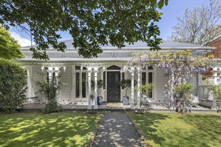 Photo of property in 13 Tinakori Road, Thorndon, Wellington, 6011