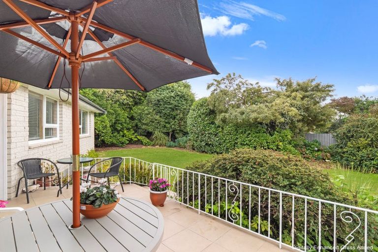 Photo of property in 12 Lomax Place, Islington, Christchurch, 8042