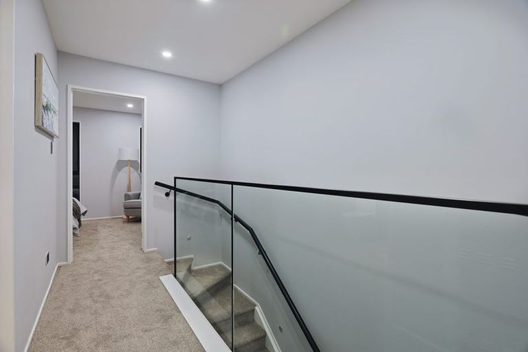 Photo of property in 1 Tacitus Place, Totara Vale, Auckland, 0629