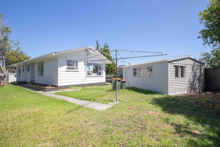 Photo of property in 8 Carbery Place, Manurewa, Auckland, 2102