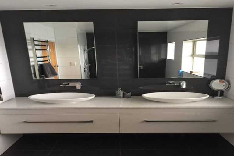 Photo of property in 95 Bradbury Road, Botany Downs, Auckland, 2010