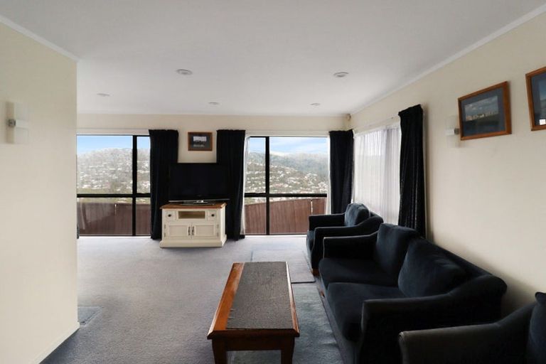 Photo of property in 16 Cathie Place, Karori, Wellington, 6012