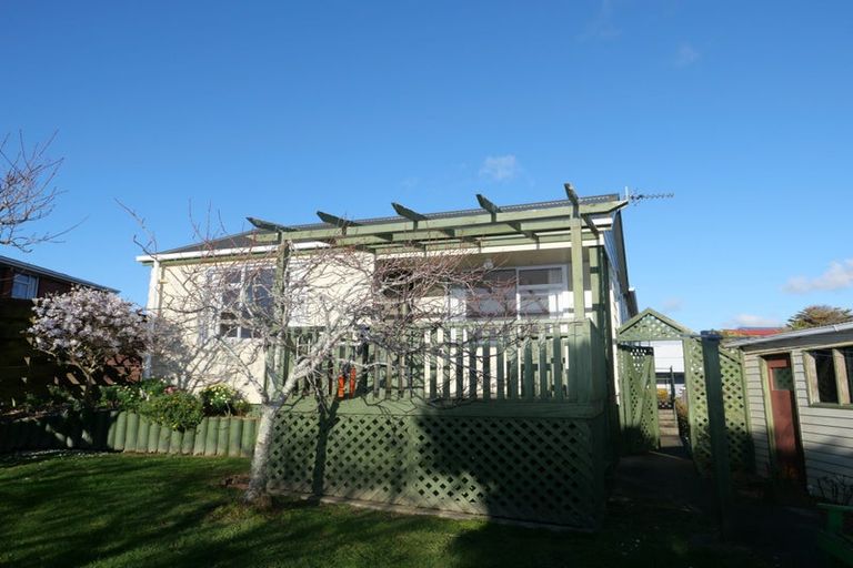 Photo of property in 115 Gloaming Hill, Titahi Bay, Porirua, 5022