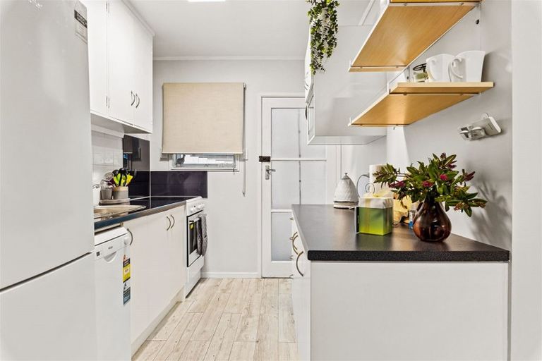 Photo of property in 68a Colwill Road, Massey, Auckland, 0614