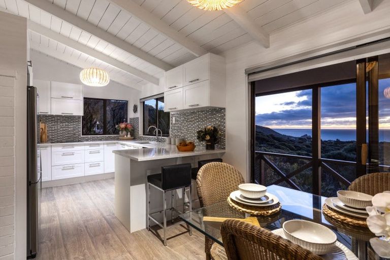 Photo of property in 22 Pendrell Road, Piha, New Lynn, 0772