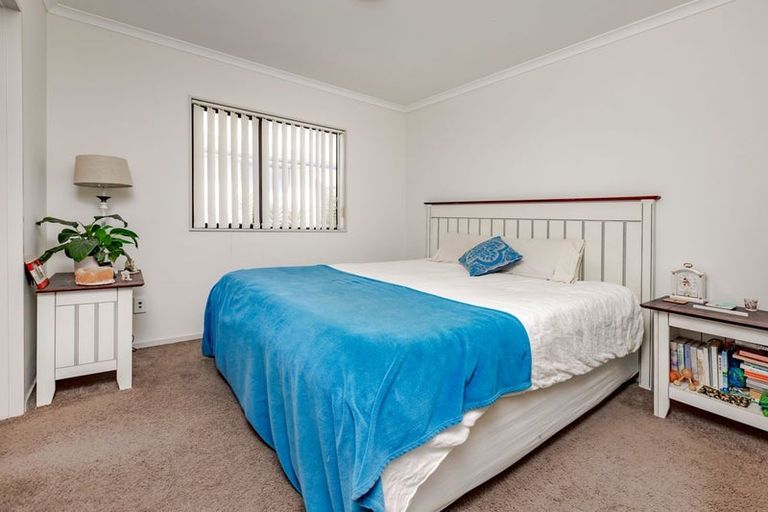 Photo of property in 121 Keri Vista Rise, Papakura, 2110
