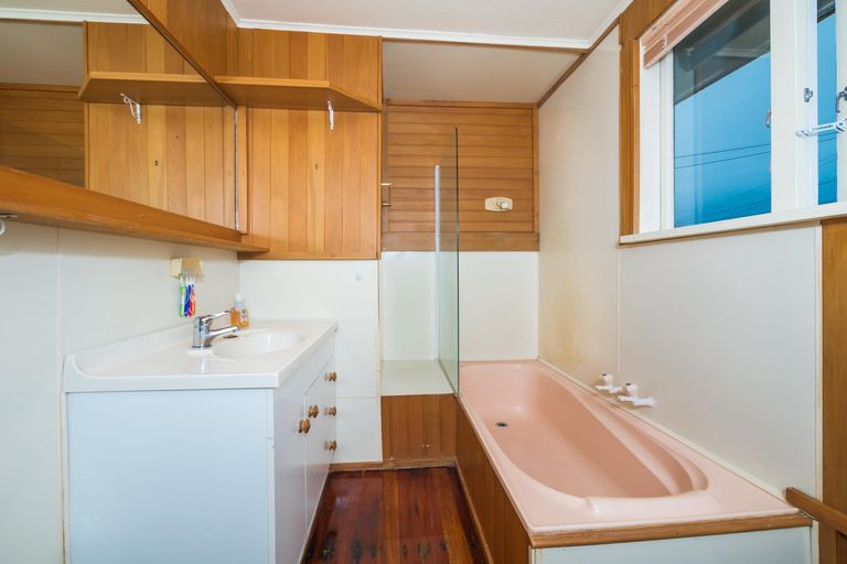 Photo of property in 55 Sullivan Avenue, Mangere Bridge, Auckland, 2022