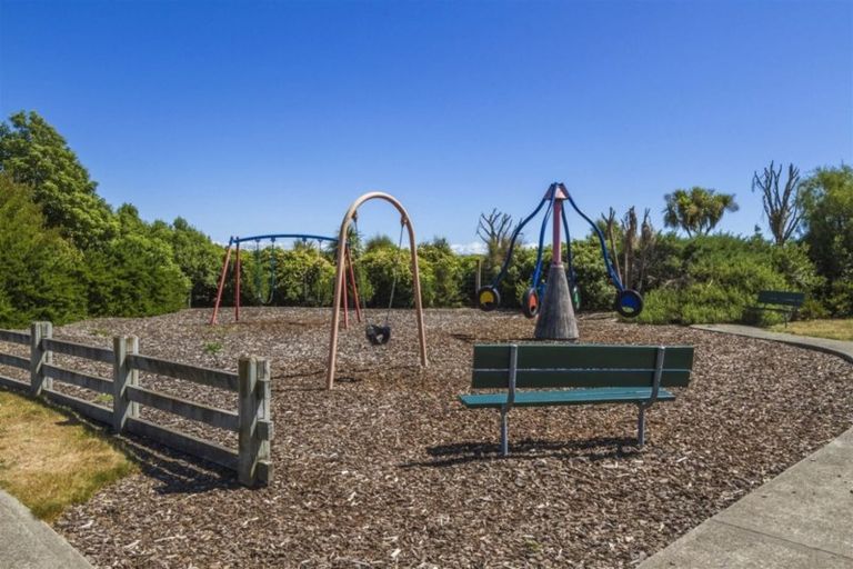 Photo of property in 33 Monaco View, Stoke, Nelson, 7011