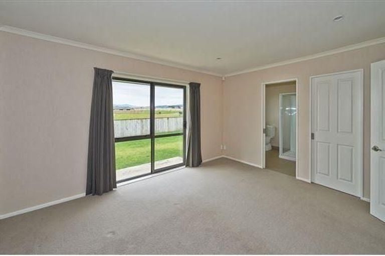 Photo of property in 157 Pacific Drive, Fitzherbert, Palmerston North, 4410