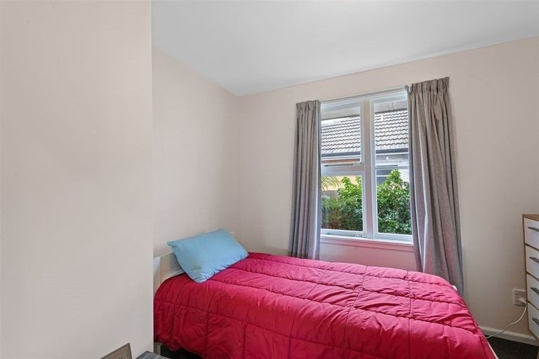 Photo of property in 37 Greendale Avenue, Avonhead, Christchurch, 8042