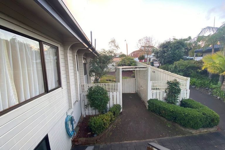 Photo of property in 10 Lagoon Way, West Harbour, Auckland, 0618