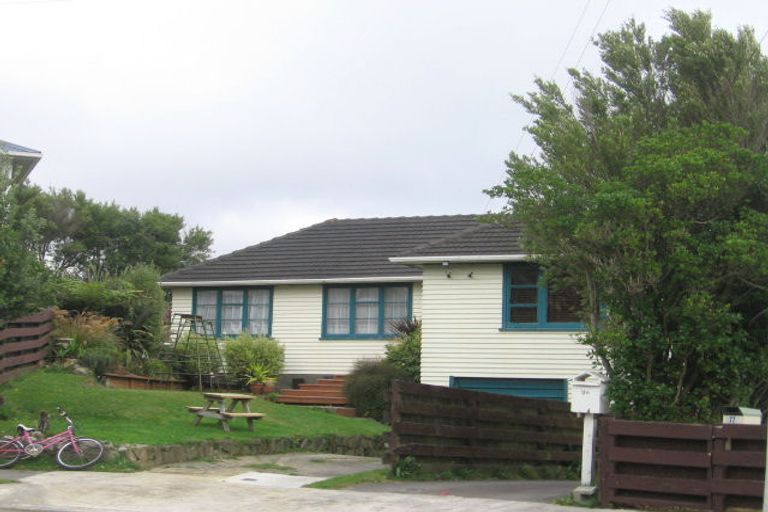 Photo of property in 9 Ryan Grove, Tawa, Wellington, 5028