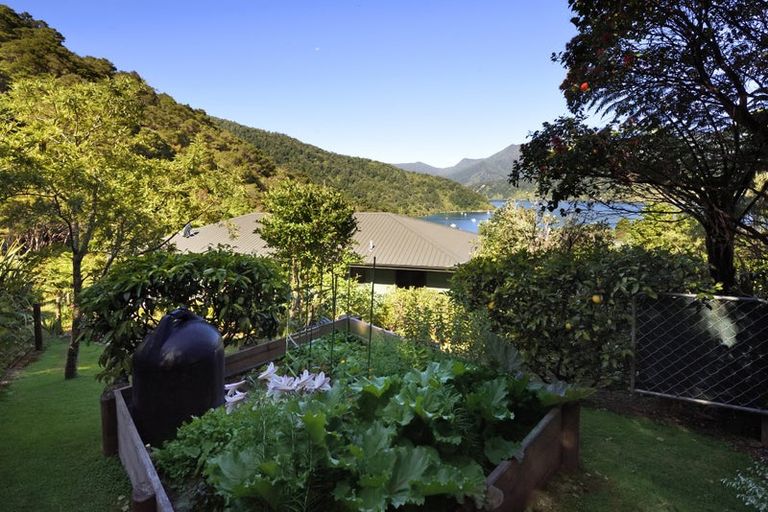 Photo of property in 16 Worlds End Road, Tennyson Inlet, Rai Valley, 7195
