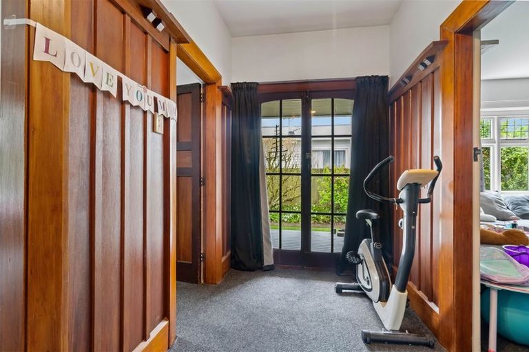 Photo of property in 6 Nortons Road, Avonhead, Christchurch, 8042