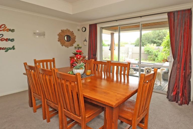 Photo of property in 17 Grove Avenue, Weston, Oamaru, 9401