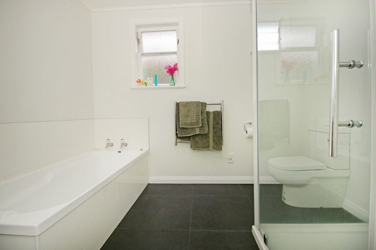 Photo of property in 5 Stirling Crescent, Hokowhitu, Palmerston North, 4410