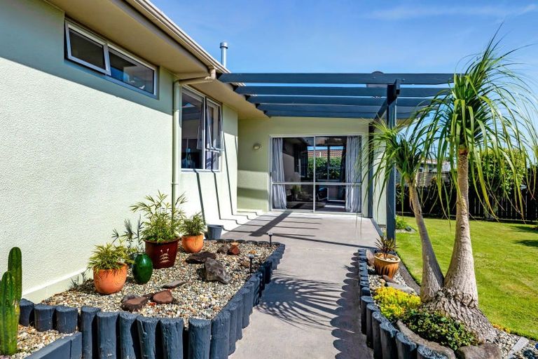 Photo of property in 15 Leon Place, Waitara, 4320