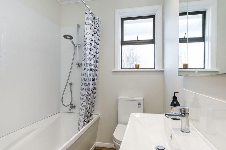 Photo of property in 76 Taylor Terrace, Tawa, Wellington, 5028