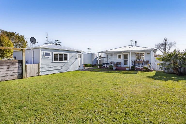 Photo of property in 2 Hurworth Road, Hurworth, New Plymouth, 4371