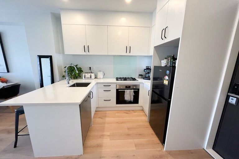 Photo of property in 4/60 Highland Drive, Highland Park, Auckland, 2010