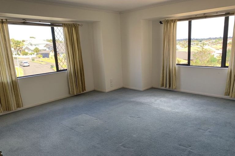 Photo of property in 1/40 Jane Eyre Drive, Somerville, Auckland, 2014