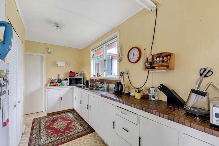 Photo of property in 15b Miro Street, Merrilands, New Plymouth, 4312