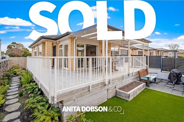 Photo of property in 1 Waitaha Close, Orewa, 0931