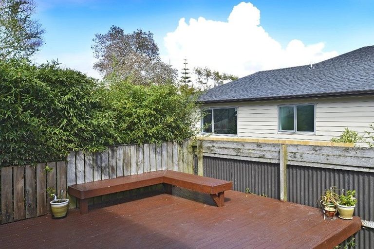 Photo of property in 966a East Coast Road, Northcross, Auckland, 0632