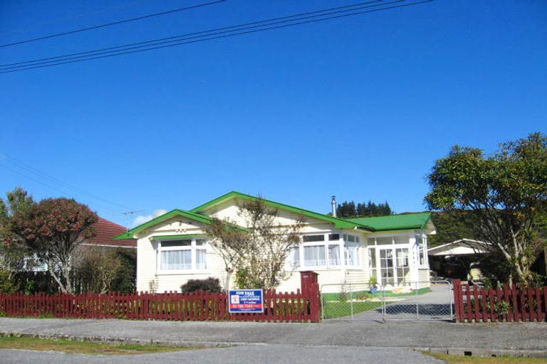 Photo of property in 6 Eva Street, Greymouth, 7805