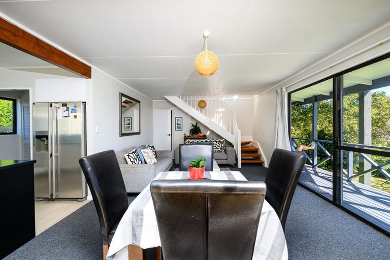 Photo of property in 3 Lindaver Grove, Merrilands, New Plymouth, 4312