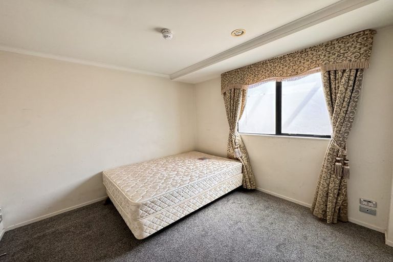 Photo of property in 309 Don Buck Road, Massey, Auckland, 0614