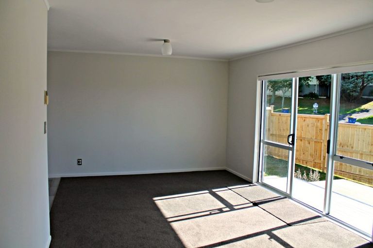 Photo of property in 1/8 Benchmark Drive, Massey, Auckland, 0614